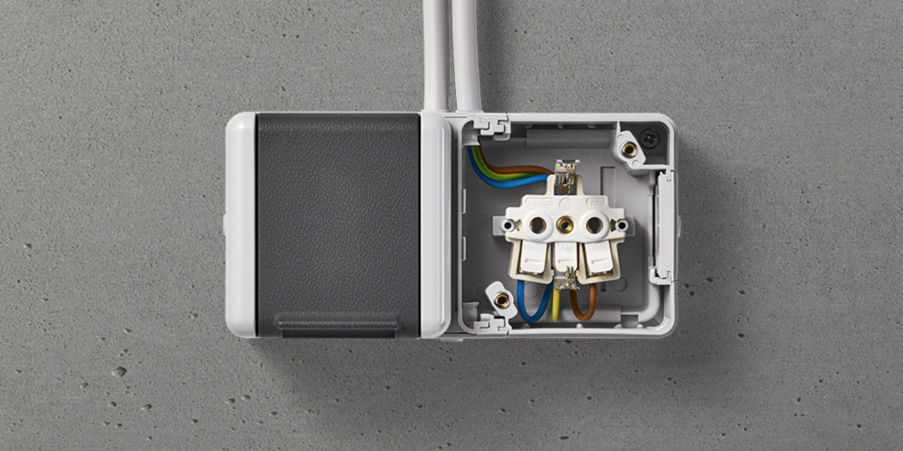 Doppelsteckdose mit Trennsteg bei Elektro Hofmann GmbH in Karlstadt